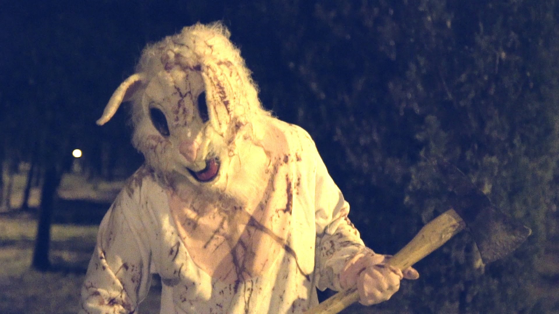 Navukao krvavo odijelo zeca ubojice i ljudima stvarao traume