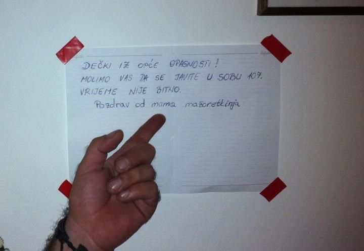 Bend i mažoretkinje - opasni mix kad su mame u pitanju