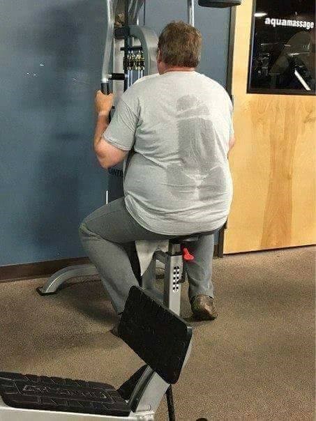 Toliko se umorio u teretani da njegova majica sve govori