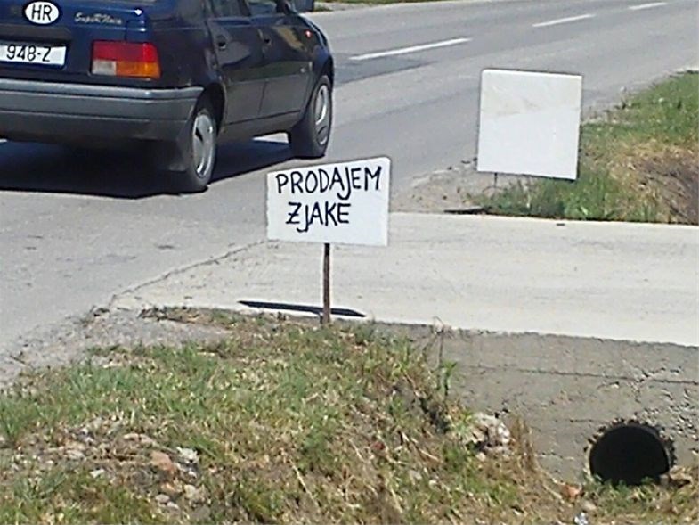 U selu svi nešto prodaju pa je morao i on