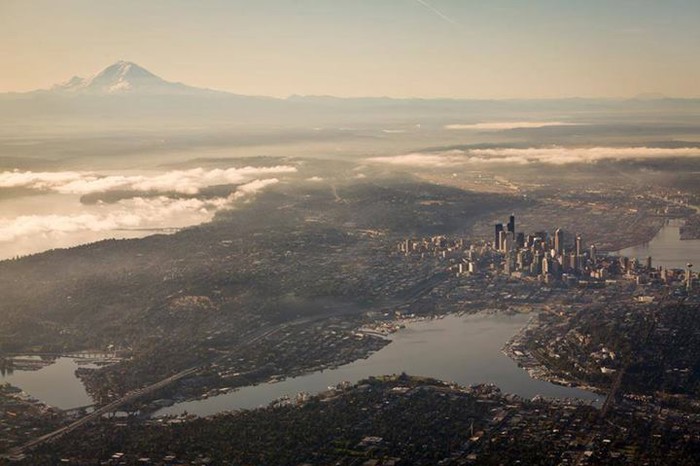 Veličanstveni Seattle tone u oblake