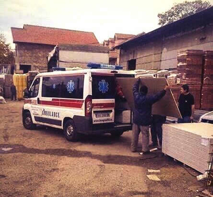 "Pozlilo knauf ploči, liječnici se bore za njen život!"
