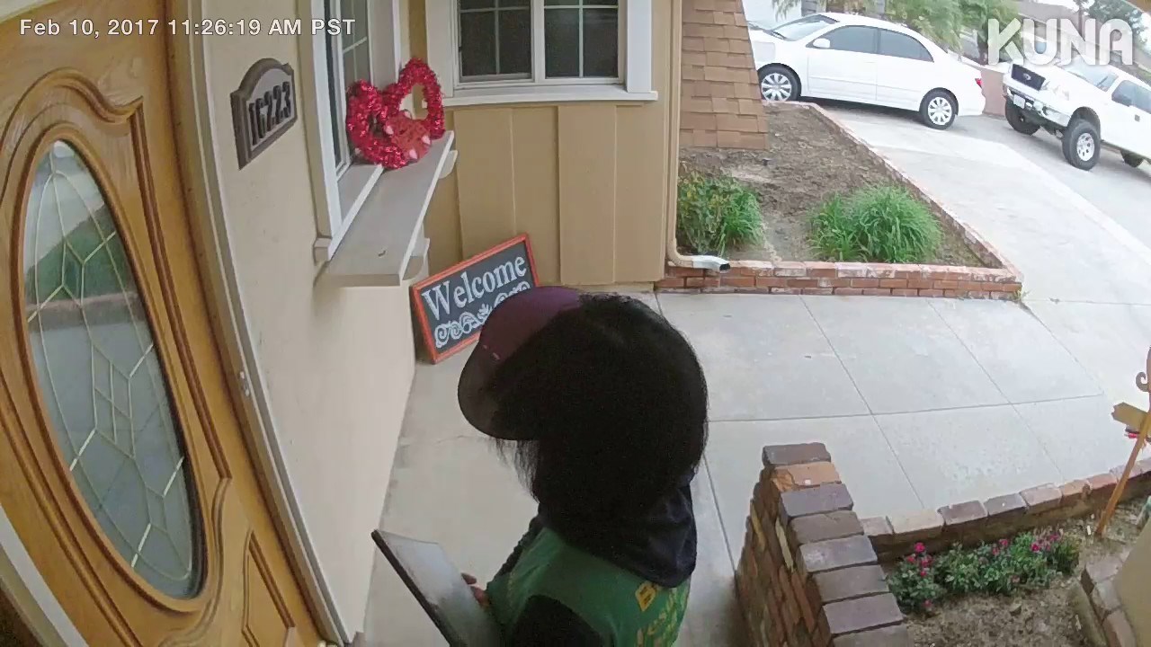 VIDEO Pokušavala im je uvaliti reklame, sve dok joj se ovo nije dogodilo!