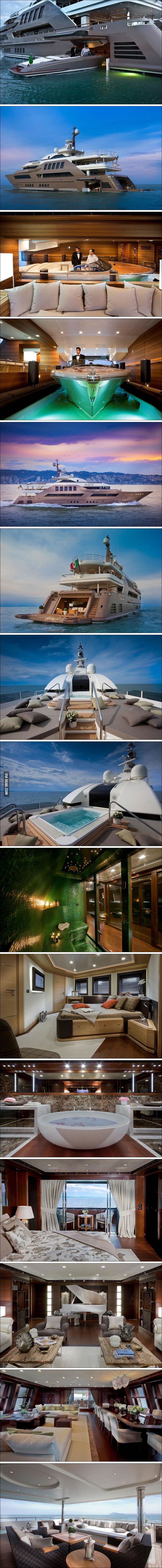 Ono kad ti jahta ima garažu za gliser