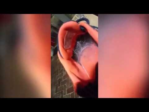 Kupio je tenisice ali ih nije probao u dućanu.   Kada je došao kući, zamalo je pao u nesvijest!