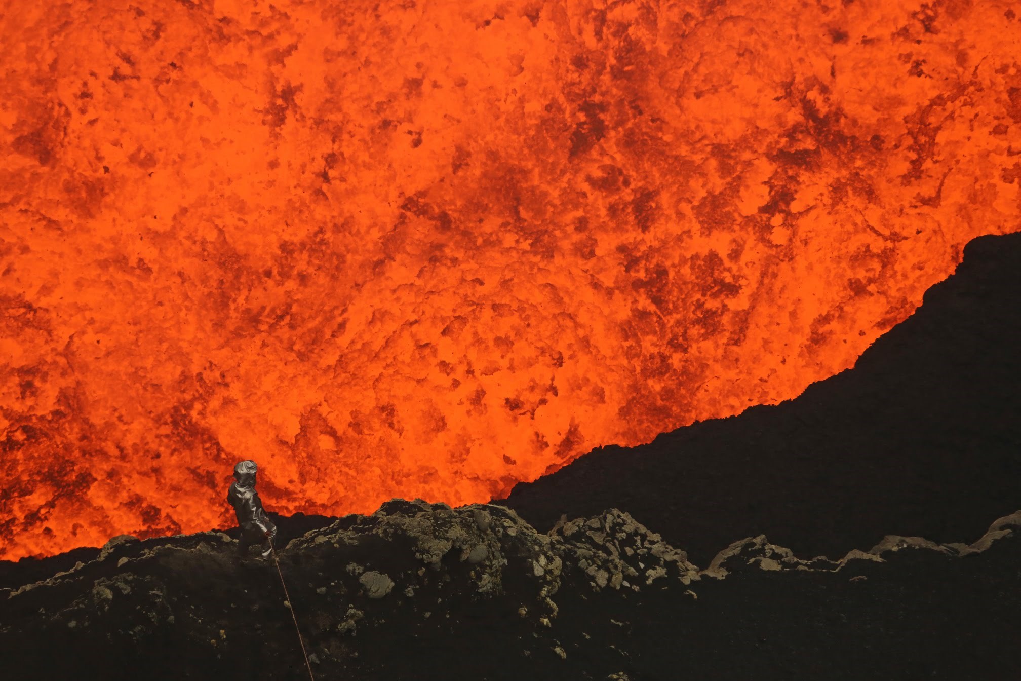 PAKAO NA ZEMLJI: Zaronio u srce aktivnog vulkana!