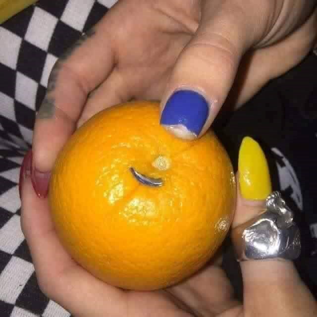 Htjela je samo oguliti naranču, no doživjela je nezgodu