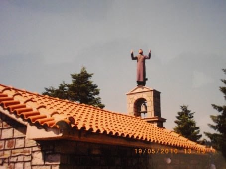 Kreativni svećenik napravio novu profilnu za Fejs