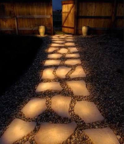 "Svijetleće" kamenje: Prilaz kući sam svijetli u mraku