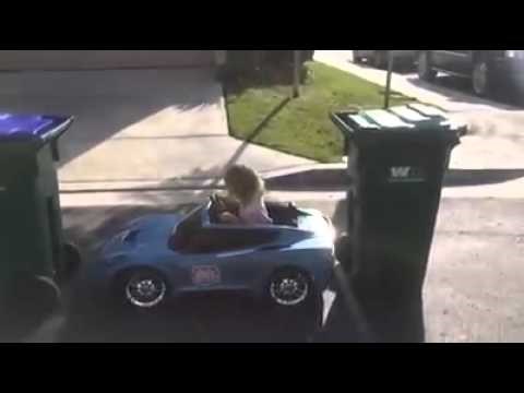 Trogodišnja Lila drifta i parkira bolje od ijednog muškarca!