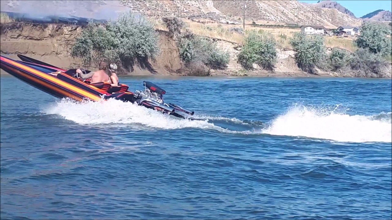 SPEKTAKULARNO Muškarac sam ugasio požar koji se pojavio odmah uz obalu, nikad nećete pogoditi kako!