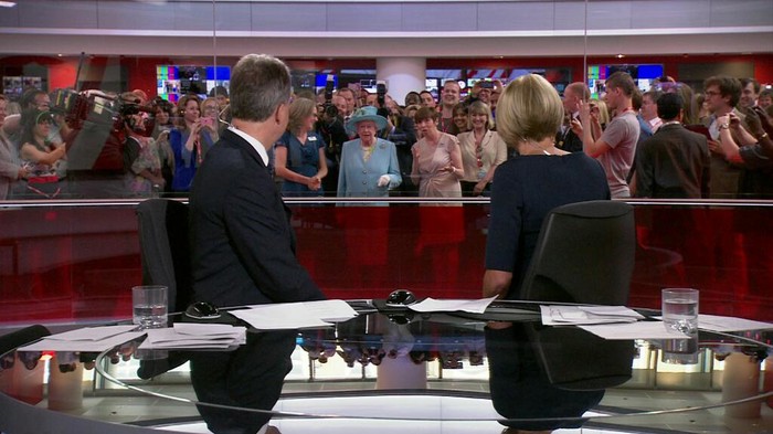Kraljica uletjela BBC-u u vijesti usred emitiranja
