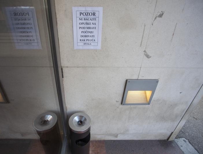 Čistačice nemarne pušače napale - humorom