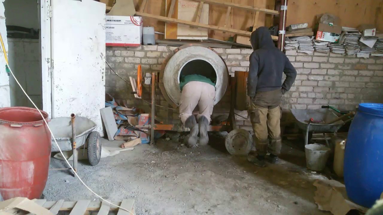 Rus upalio miješalicu dok je kolega bio u njoj, pogledajte što se dogodilo!