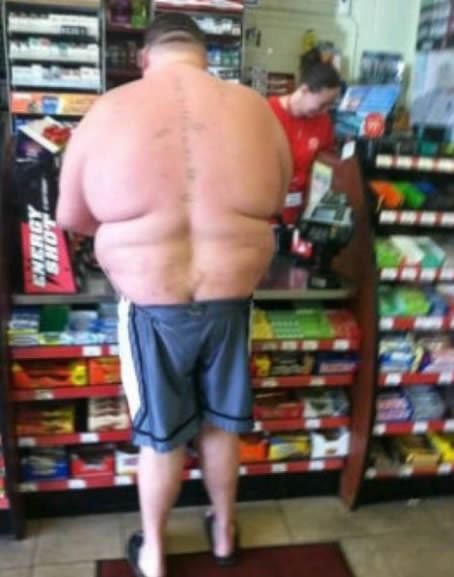 Takozvane "teretana-boy" nožice s ogromnim torzom