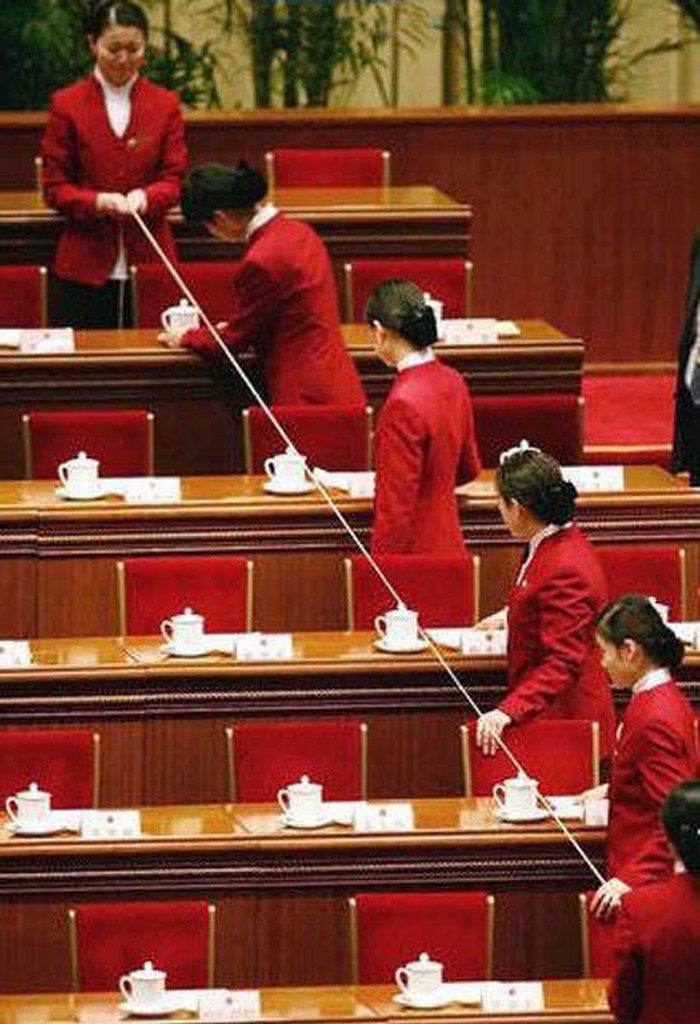 Reda mora biti: Japanski parlament, provjera šalica za čaj