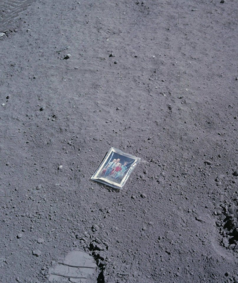 Tko se može pohvaliti obiteljskom fotkom na Mjesecu?