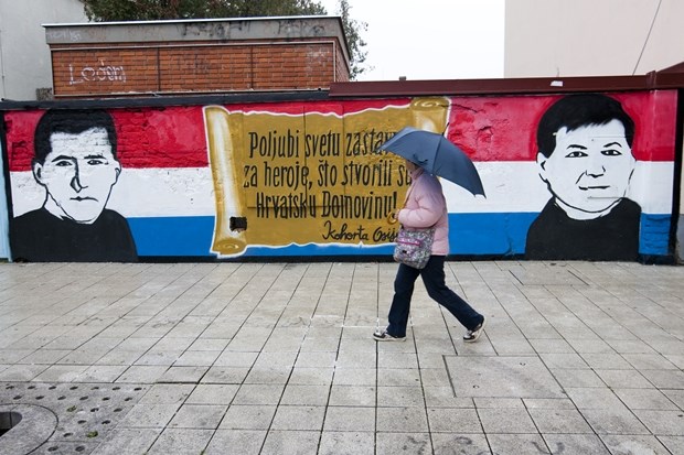 "Poljubi svetu zastavu za heroje, što stvorili su Hrvatsku"