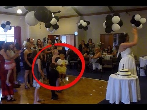 VIDEO: Mlada bacila buket, mama bacila dijete