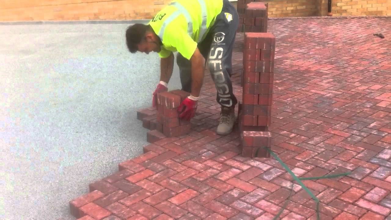 Bauštelski mokri snovi: Najbrži slagač cigli na svijetu!