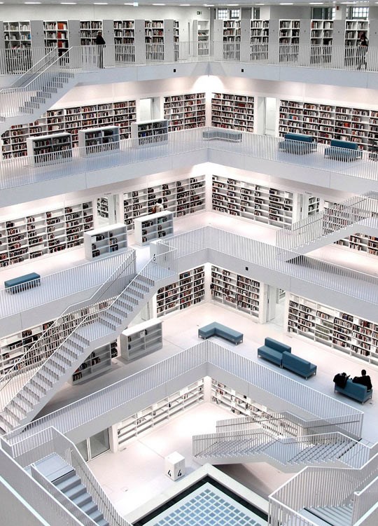 Vidiš da je knjižnica njemačka i bez napomene