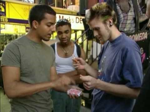 David Blaine ulicom zabavlja ljude najboljim trikovima s kartama