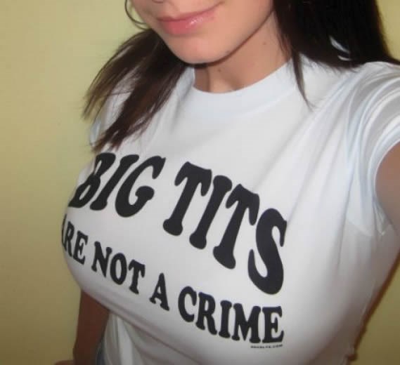 Velike sise su heroj, a ne zločinac!