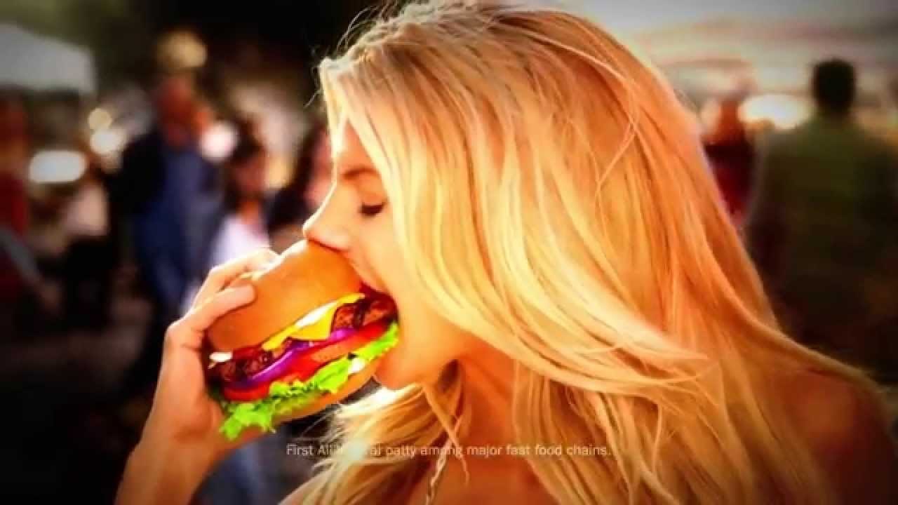 SUPER BOWL: Gola plavuša rastopila ekrane!