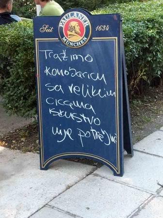 Vlasnik ovoga kafića traži konobaricu koja mora ispuniti samo jedan uvjet