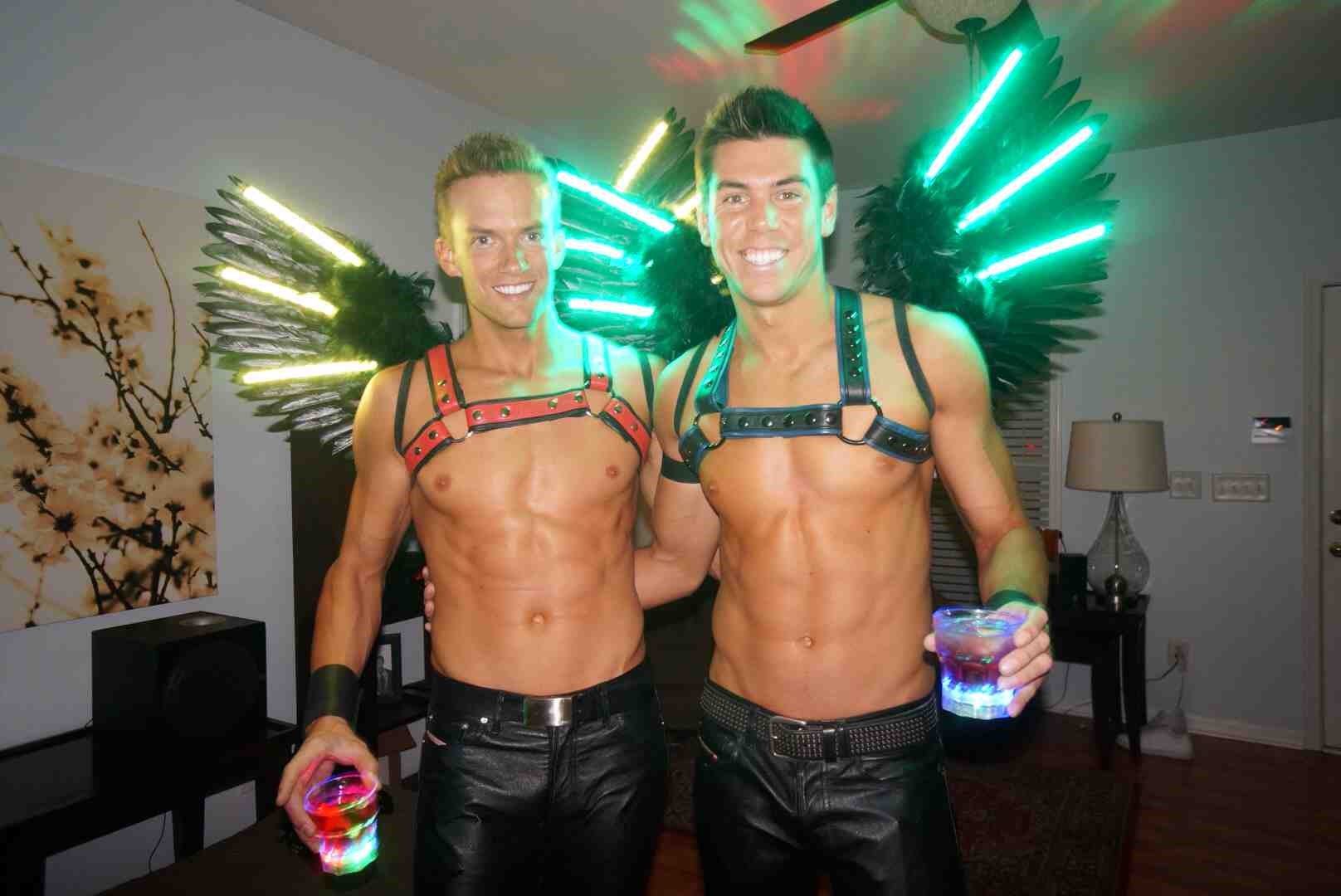 Cure, anđeli stižu iz neonskog raja