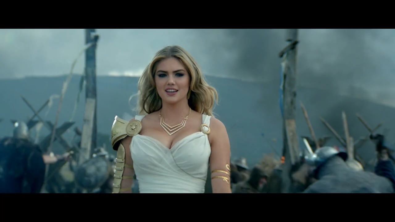 VIDEO: Kate Upton brutalnim dekolteom reklamira igru "Game of War"