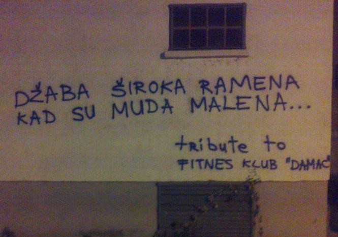 Sprdanje s nabildanim "stanarima" teretane