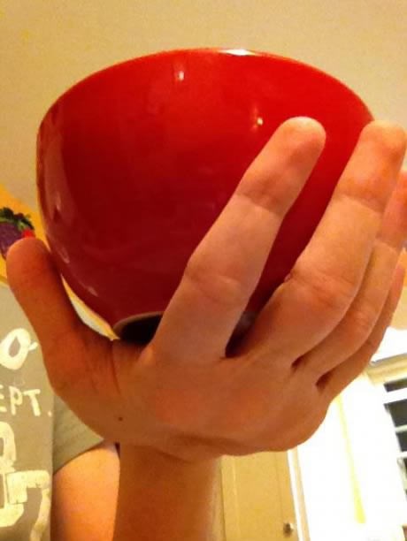 Čestu mu je padalo suđe, pa je razvio ovu jezivu tehniku