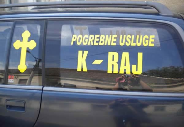 Pogrebnik realist zna da je to kraj