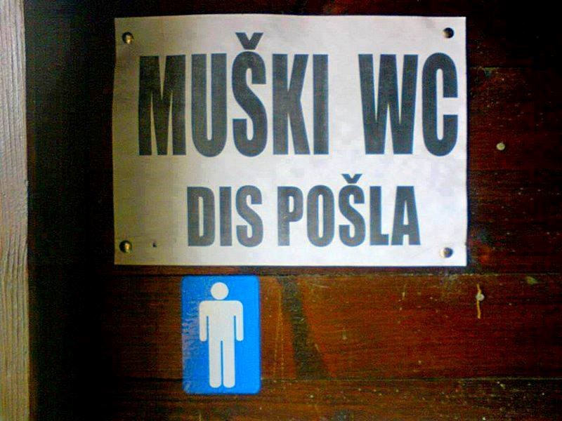 Nema labavo: Odzvonilo ženama u muškom WC-u!
