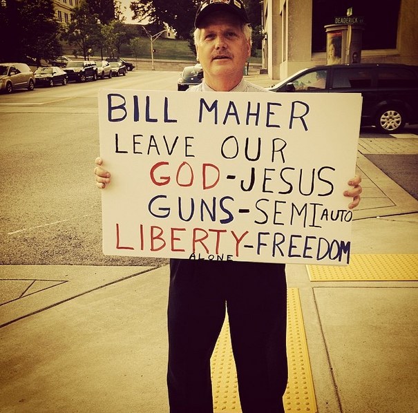 Pusti našeg Isusa i poluatomatske puške na miru!