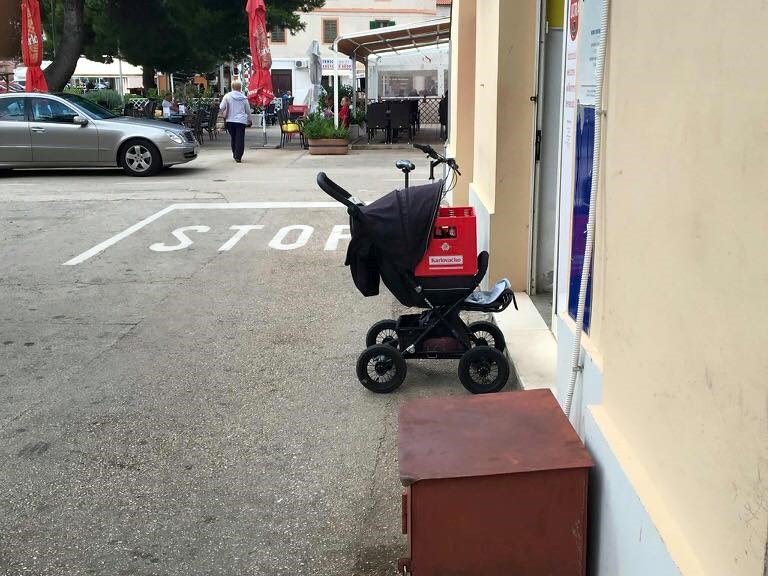 Kako muškarci koriste dječja kolica nakon što dijete poraste