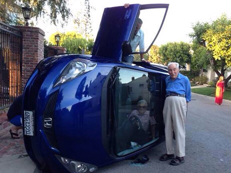 Baka skršila auto, pa spremno pozirala