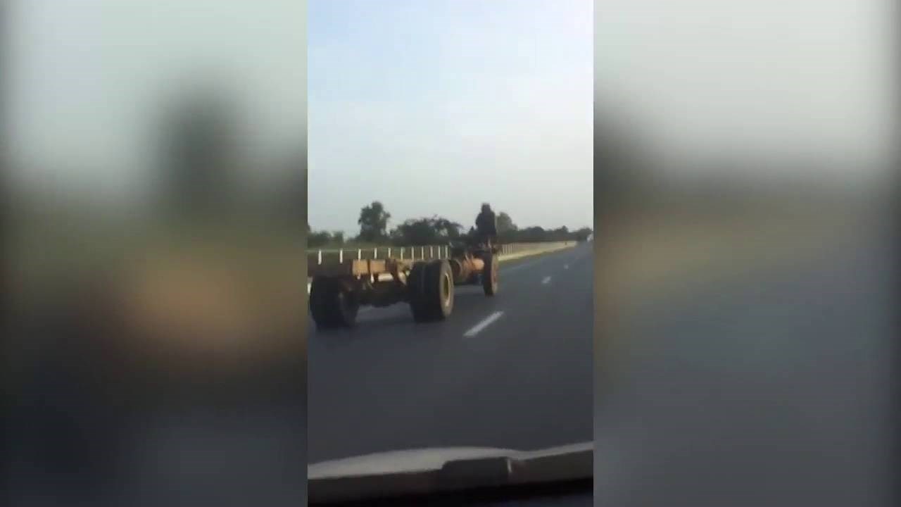 Čudan prizor na autocesti: Pogledajte što ovaj čovjek vozi