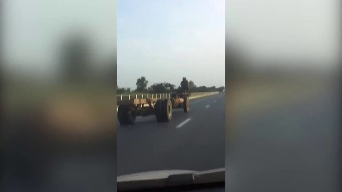 Čudan prizor na autocesti: Pogledajte što ovaj čovjek vozi