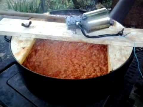 VIDEO: Srbin modernizirao miješanje ajvara i pekmeza