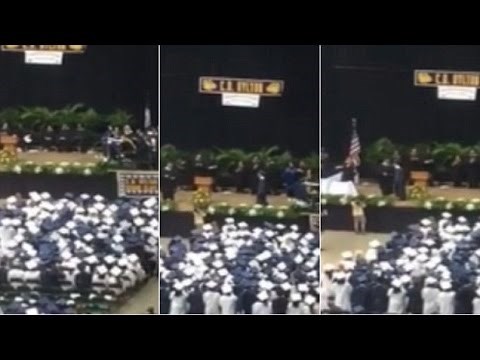 VIDEO: Ustao iz kolica na dodjeli mature - nastalo ludilo!