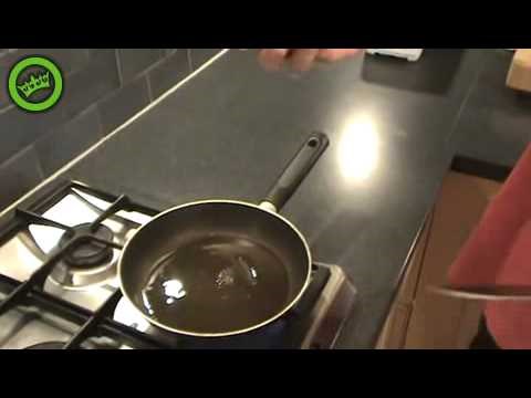 VIDEO Razbio je jaje i imao priliku vidjeti nešto što se događa jednom u milijun slučajeva