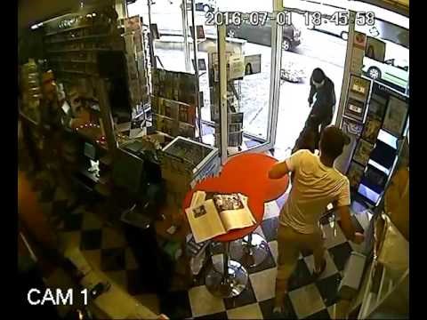 PAS JUNAK Razoružao je pljačkaša i istjerao ga van iz vlasnikovog dućana!