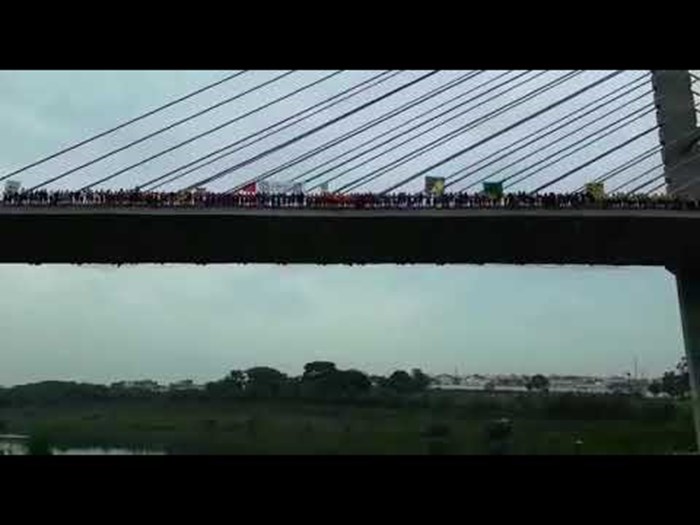 Obaranje svjetskog rekorda - 245 osoba skočilo je bungee s mosta