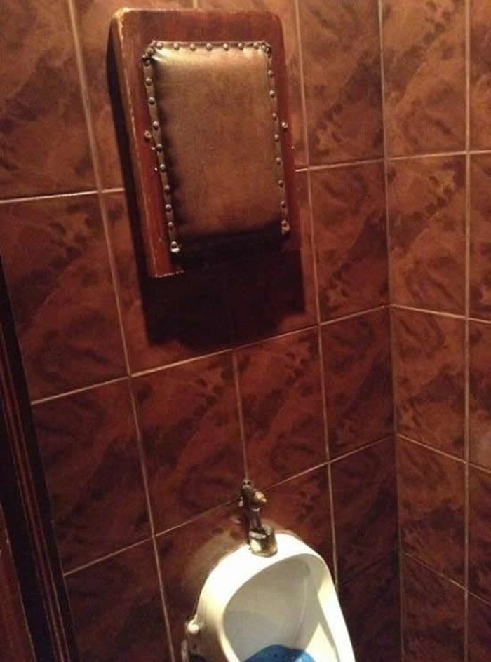Deluxe pisoar u rumunjskom pubu