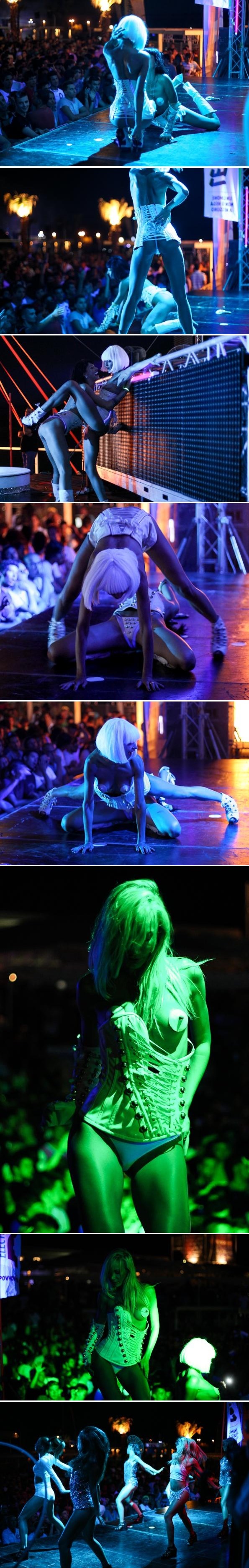 Vruće plesačice uživale u sexy igricama