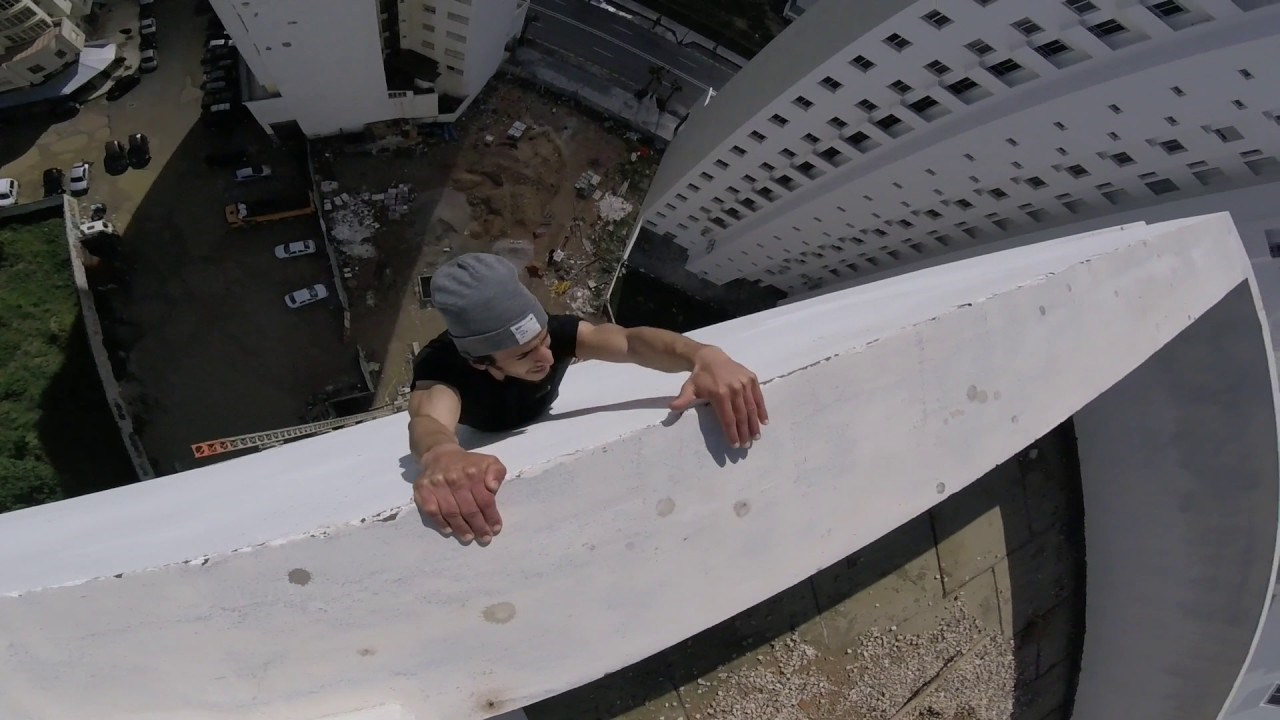 OPASNA IGRA Od njegovog hobija će vam se zavrtjeti u glavi!