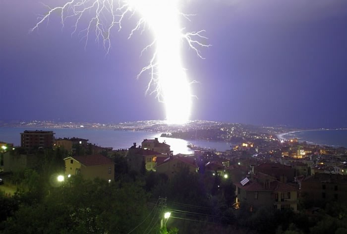 Gitantska munja roknula cijeli gradski kvart