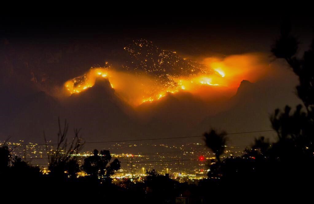 I Amerika ima šumske požare - gori cijela planina!